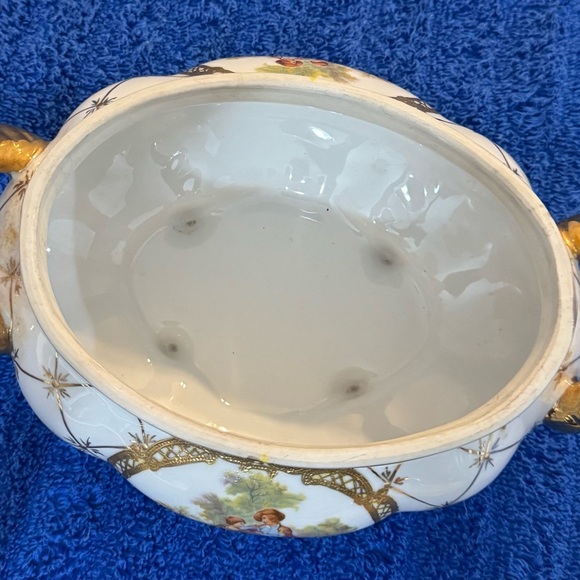 Limoges Gold and White Porcelain Tureen - Picture 10 of 16